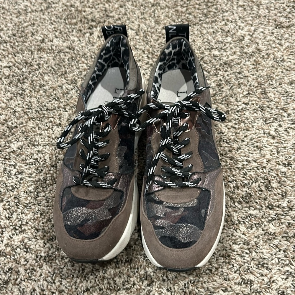 Brown camouflage sneakers by L’idea by Lori